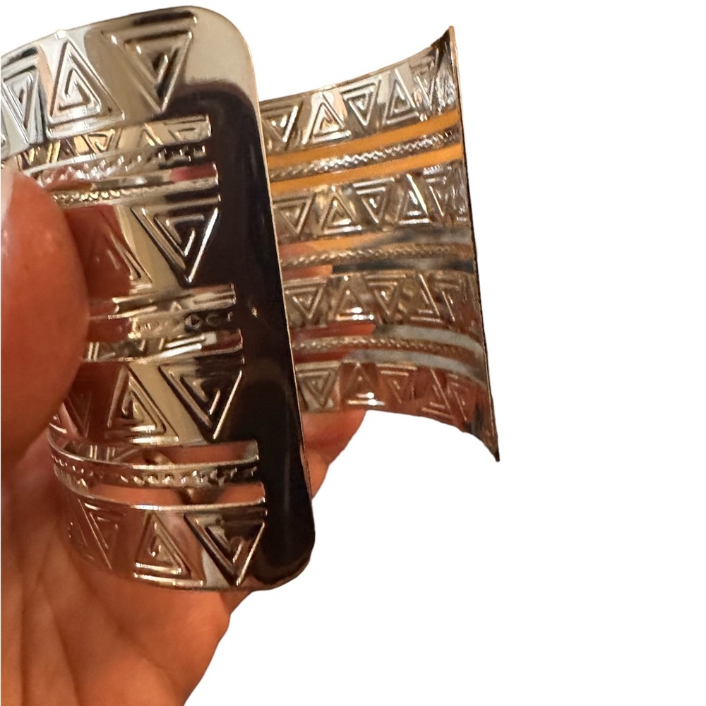 Stunning Silver Cuff Bangle with Aztec Emblems - Picture 7 of 7